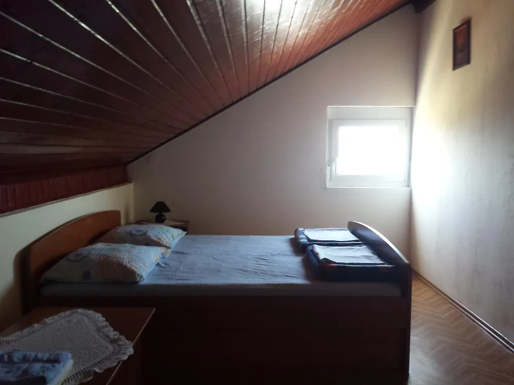 Apartments Lucija Linardići 0*,