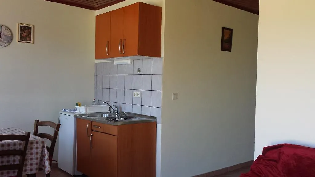 Apartments Lucija Linardići 0*,